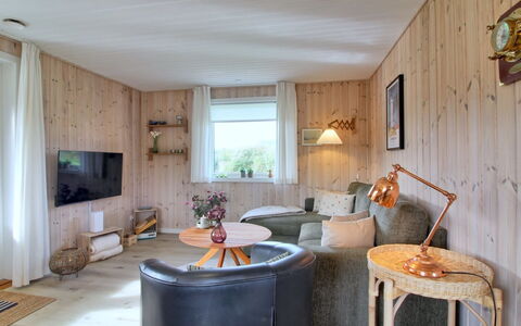Annukka - 500M from the Sea: Meubilair, Interieur Ontwerp, Hout, Plafond, Flooring, Verdieping, Kamer, Verlichting, Lichte Inrichting, Woonkamer