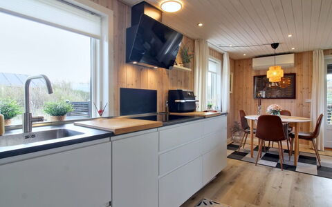 Annukka - 500M from the Sea: Keuken, Countertop, Toestel Van De Keuken, Meubilair, Interieur Ontwerp, Flooring, Hout, Cabinetry, Major Appliance, Verdieping