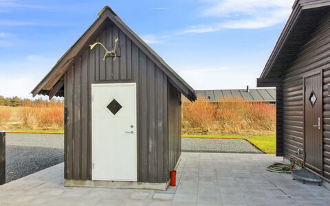 Annukka - 500M from the Sea: Dak, Huis, Huis, Verblijf, Deur, Siding, Dek, Veranda, Plank, Hardwood