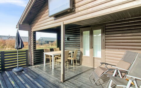 Annukka - 500M from the Sea: Dak, Huis, Huis, Verblijf, Deur, Siding, Dek, Veranda, Plank, Hardwood