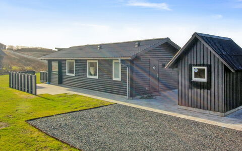 Annukka - 500M from the Sea: Dak, Huis, Huis, Verblijf, Deur, Siding, Dek, Veranda, Plank, Hardwood
