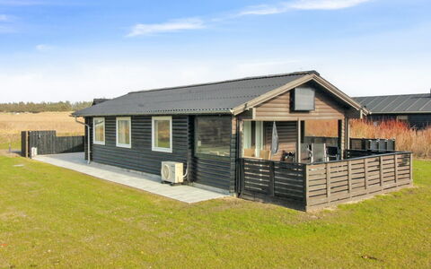 Annukka - 500M from the Sea: Dak, Huis, Huis, Verblijf, Deur, Siding, Dek, Veranda, Plank, Hardwood