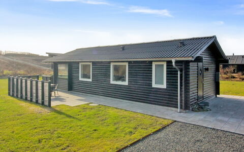 Annukka - 500M from the Sea: Dak, Huis, Huis, Verblijf, Deur, Siding, Dek, Veranda, Plank, Hardwood