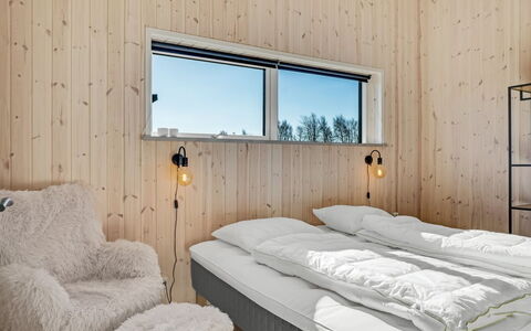 Ilze - from the Sea: Hout, Slaapkamer, Plafond, Bed, Bedding, Plank, Laken, Hardwood, Bed Frame, Beits