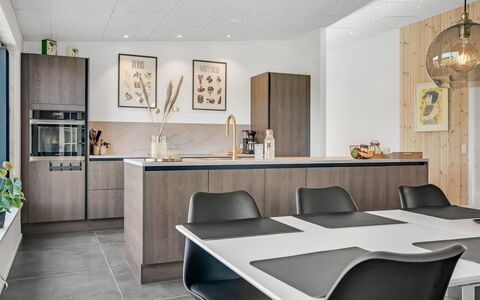 Ilze - from the Sea: Meubilair, Interieur Ontwerp, Keuken, Flooring, Hout, Plafond, Countertop, Lichte Inrichting, Appartement, Verdieping