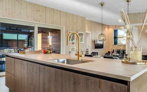 Ilze - from the Sea: Flooring, Hout, Keuken, Interieur Ontwerp, Houten Vloer, Countertop, Verdieping, Meubilair, Huis, Laminaatvloer