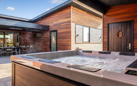 Ilze - from the Sea: Hout, Flooring, Verdieping, Samengesteld Materiaal, Zwembad, Beits, Hardwood, Dek, Tegel