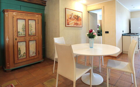 Silea Apartments, Pool, Garden, Treviso: Meubilair, Interieur Ontwerp, Flooring, Hout, Tafel, Verdieping, Eetkamer, Kamer, Keuken En Eettafel, Stoel
