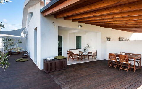 Cala Marina: Hout, Houten Vloer, Flooring, Verdieping, Architectuur, Huis, Veranda, Buitenmeubels, Meubilair, Dek