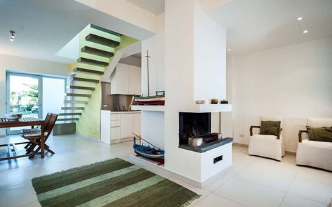 Cala Marina: Meubilair, Interieur Ontwerp, Flooring, Verdieping, Muur, Plafond, Kamer, Hout, Woonkamer, Bankstel