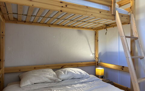 Les Deux Alpes 628: Bed, Stapelbed, Slaapkamer, Hout, Meubilair, Bedding, Laken, Interieur Ontwerp, Linens, Verlichting