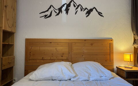 Les Deux Alpes 628: Slaapkamer, Bedding, Bed, Linens, Bed Frame, Hoofdkussen, Laken, Kussen Gooien, Ontwerp, Beits