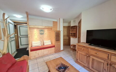 Balcons des Pistes C: Interieur Ontwerp, Meubilair, Hout, Flooring, Verdieping, Plafond, Kamer, Cabinetry, Beits, Lade