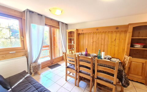 Balcons des Pistes C: Hout, Flooring, Interieur Ontwerp, Verdieping, Meubilair, Plafond, Beits, Hardwood, Kamer, Houten Vloer