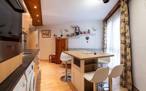 Praz des Esserts: Meubilair, Interieur Ontwerp, Hout, Flooring, Verdieping, Kamer, Plafond, Keuken, Verlichting, Cabinetry