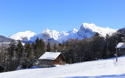 Grande Neige: Sneeuw, Lucht, Bergachtig Landvormen, Berg, Winter, Boom, Bergketen, Glacial Landform, Huis, Huis