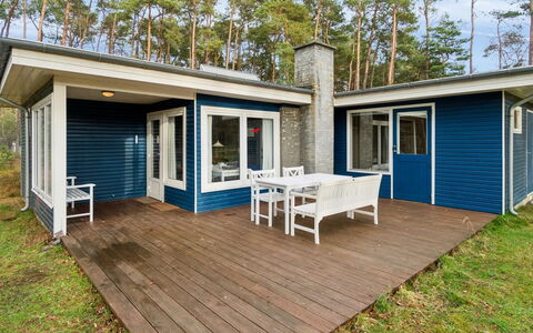 Pisana - 300M from the Sea: Meubilair, Interieur Ontwerp, Flooring, Verdieping, Plafond, Kamer, Stoel, Tafel, Appartement, Keuken En Eettafel