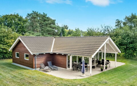 Annielle - 500M from the Sea: Dak, Huis, Huis, Verblijf, Deur, Siding, Dek, Veranda, Plank, Hardwood