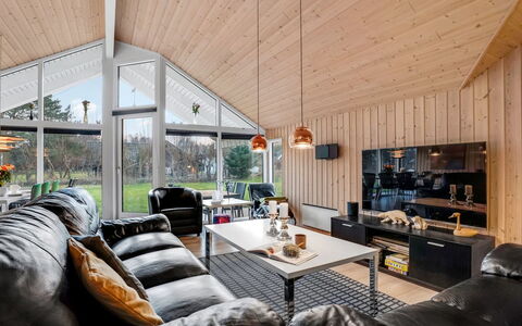 Annielle - 500M from the Sea: Dak, Huis, Huis, Verblijf, Deur, Siding, Dek, Veranda, Plank, Hardwood