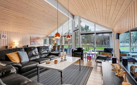 Annielle - 500M from the Sea: Dak, Huis, Huis, Verblijf, Deur, Siding, Dek, Veranda, Plank, Hardwood