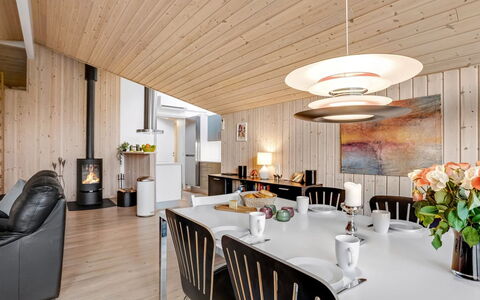 Annielle - 500M from the Sea: Dak, Huis, Huis, Verblijf, Deur, Siding, Dek, Veranda, Plank, Hardwood
