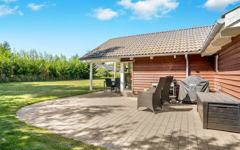 Annielle - 500M from the Sea: Dak, Huis, Huis, Verblijf, Deur, Siding, Dek, Veranda, Plank, Hardwood