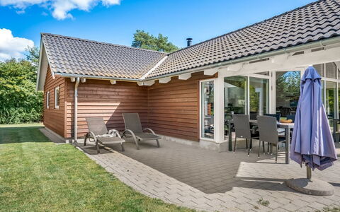 Annielle - 500M from the Sea: Dak, Huis, Huis, Verblijf, Deur, Siding, Dek, Veranda, Plank, Hardwood