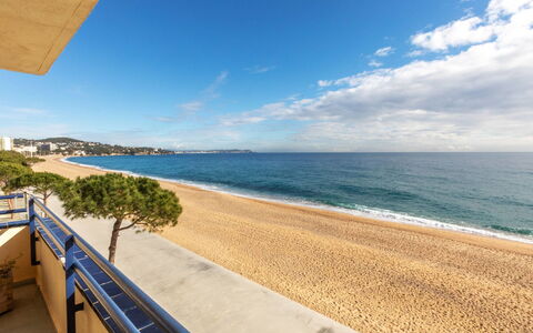 Playa de Aro 211: Blauw, Zee, Strand, Kust, Kust En Oceanic Landvormen, Oceaan, Kust, Zand, Tropen, Balkon