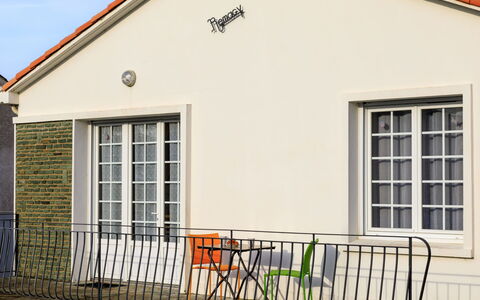 Remagy: Boot, Appartement, Watercraft, Balkon, Buitenmeubels, Stoel, Jachthaven, Naval Architecture, Haven, Haven