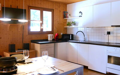 Prou Riverside 15.2: Keuken, Toestel Van De Keuken, Meubilair, Countertop, Interieur Ontwerp, Hout, Flooring, Major Appliance, Cabinetry, Gootsteen