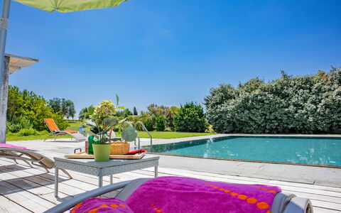 Villa Flaminia: Blauw, Zwembad, Struik, Tuin, Buitenmeubels, Meubilair, Toevlucht, Stoel, Landscaping, Eco Hotel