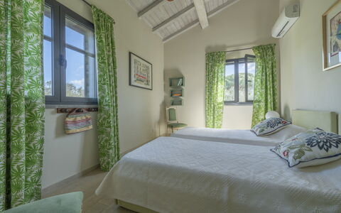 Villa Flaminia: Meubilair, Interieur Ontwerp, Slaapkamer, Huis, Bed, Linens, Plafond, Bedding, Verdieping, Laken