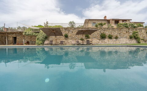 Villa Domus Papi: Zwembad, Landgoed, Hacienda, Villa, Flagstone, Toevlucht, Binnenplaats, Buitenmeubels, Waterpartij, Eco Hotel
