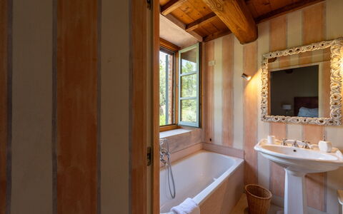 Villa Domus Papi: Hout, Interieur Ontwerp, Loodgieterswerkinrichting, Flooring, Verdieping, Badkamer, Plafond, Huis, Loodgieter, Kamer