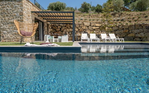 Villa Feronia: Blauw, Zwembad, Samengesteld Materiaal, Toevlucht, Buitenmeubels, Ligstoel, Schaduw, Stoel, Eco Hotel, Flagstone