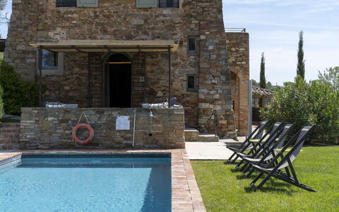 Villa Cotogna: Zwembad, Landgoed, Steen, Landscaping, Villa, Flagstone, Buitenmeubels, Stenen Muur, Boerderij, Schoorsteen