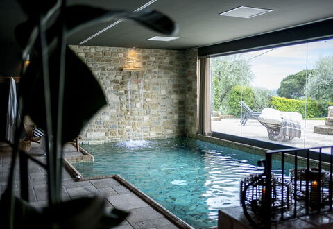 Villa delle Rose: Zwembad, Samengesteld Materiaal, Toevlucht, Waterpartij, Ontwerp, Hotel, Eco Hotel, Kamerplant, Villa, Binnenplaats