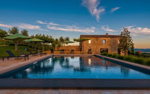 Podere Vigna Nuova: Blauw, Zwembad, Landgoed, Villa, Landscaping, Boerderij, Plantage, Hacienda, Herenhuis, Landbouw