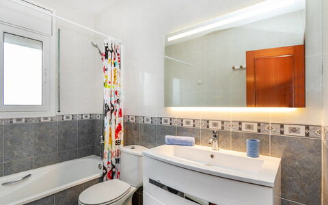 Polancre: Loodgieterswerkinrichting, Flooring, Badkamer, Interieur Ontwerp, Wastafel, Verdieping, Kraan, Wastafel In De Badkamer, Loodgieter, Badkamerkast