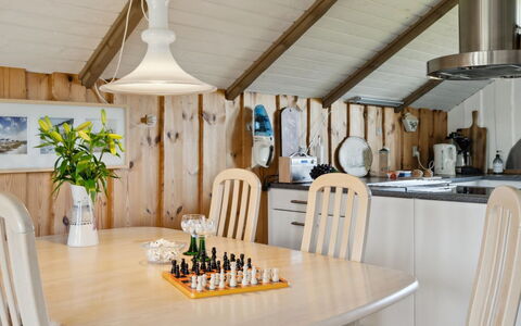 Bernadine - 400M from the Sea: Dak, Huis, Huis, Verblijf, Deur, Siding, Dek, Veranda, Plank, Hardwood