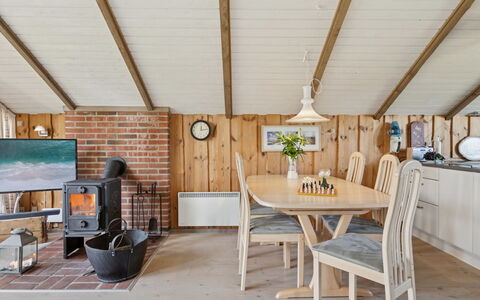 Bernadine - 400M from the Sea: Dak, Huis, Huis, Verblijf, Deur, Siding, Dek, Veranda, Plank, Hardwood