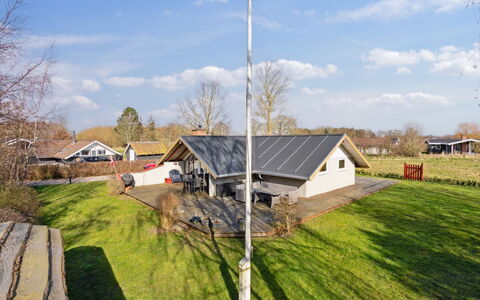 Bernadine - 400M from the Sea: Dak, Huis, Huis, Verblijf, Deur, Siding, Dek, Veranda, Plank, Hardwood