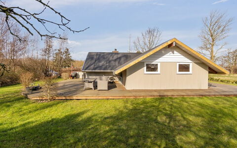 Bernadine - 400M from the Sea: Dak, Huis, Huis, Verblijf, Deur, Siding, Dek, Veranda, Plank, Hardwood