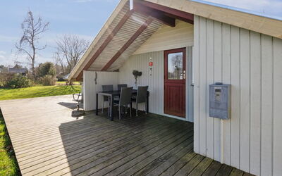 Bernadine - 400M from the Sea