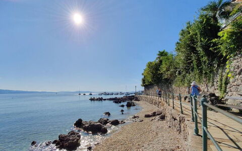 Apartment Niko, Private Garden, Wifi - Opatija: Water, Zwemwater, Kust, Kust En Oceanic Landvormen, Strand, Horizon, Zee, Kust, Landschap, Oceaan