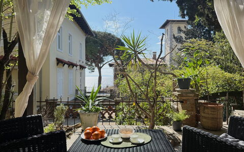 Apartment Niko, Private Garden, Wifi - Opatija: Meubilair, Bloempot, Buitenmeubels, Balkon, Schaduw, Stoel, Kamerplant, Veranda, Werf