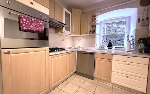 Apartment Niko, Private Garden, Wifi - Opatija: Keuken, Toestel Van De Keuken, Countertop, Cabinetry, Major Appliance, Meubilair, Interieur Ontwerp, Hout, Fornuis, Huishoudapparatuur