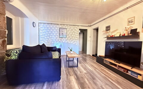 Apartment Niko, Private Garden, Wifi - Opatija: Interieur Ontwerp, Flooring, Verdieping, Meubilair, Bankstel, Hout, Plafond, Kamer, Woonkamer, Houten Vloer