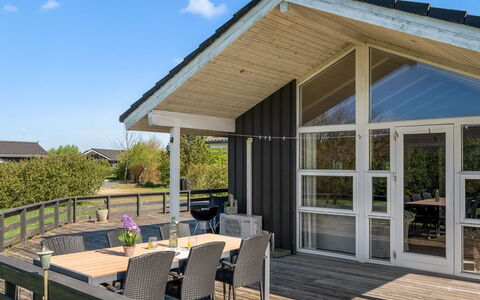 Asgard - 800M to the Fjord: Dak, Huis, Huis, Verblijf, Deur, Siding, Dek, Veranda, Plank, Hardwood