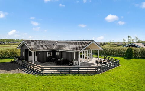 Asgard - 800M to the Fjord: Dak, Huis, Huis, Verblijf, Deur, Siding, Dek, Veranda, Plank, Hardwood